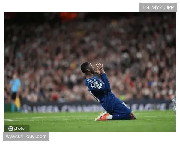 巴黎圣日耳曼5-0横扫马赛登顶积分榜，登贝莱梅开二度献助攻